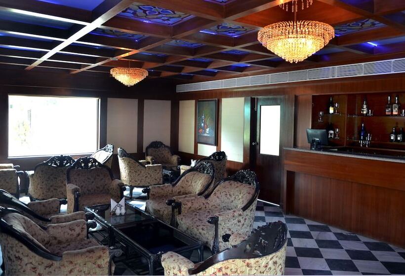 בית מלון כפרי Regenta Camellia Resort & Spa