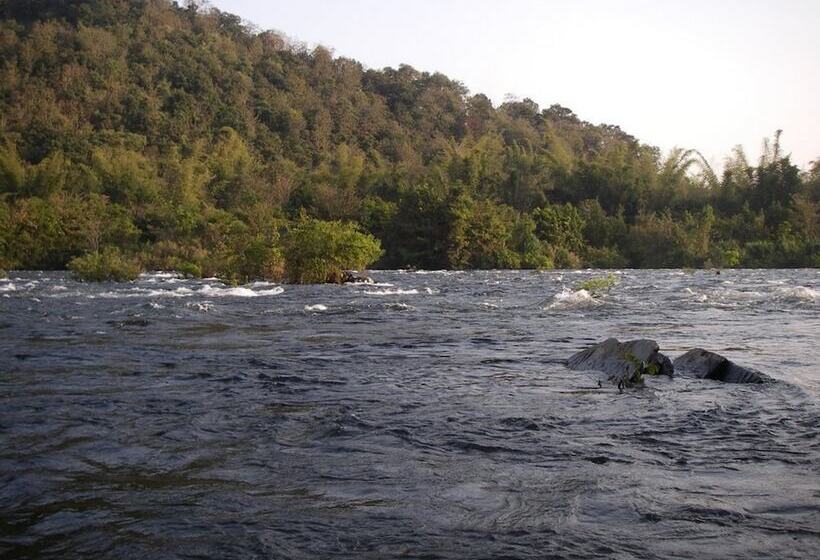 酒店 Regenta Resort Century