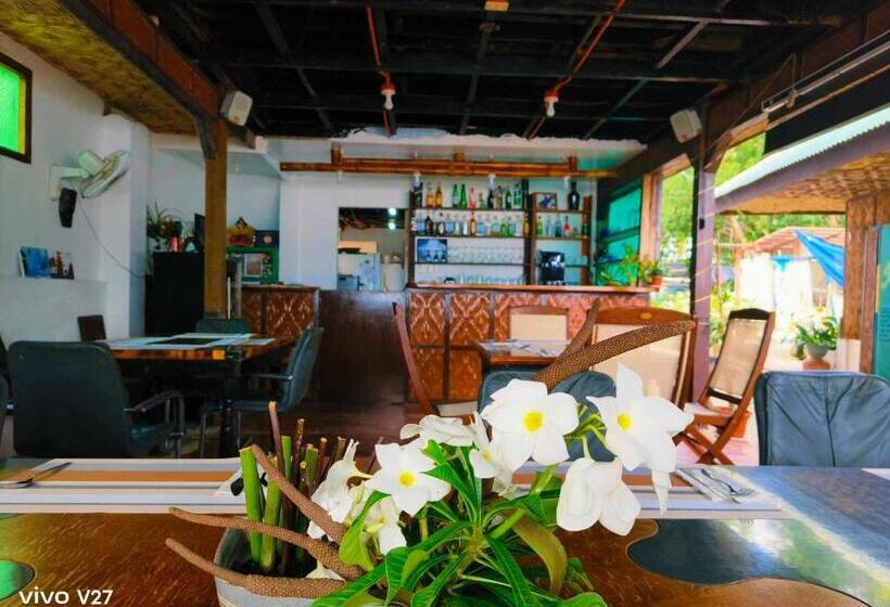 Отель Rene's Diverslounge Resort