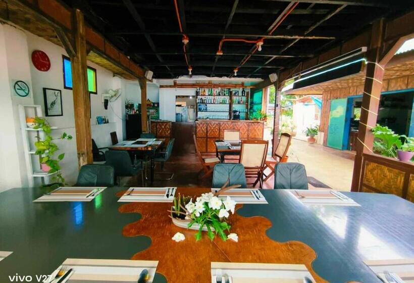 Отель Rene's Diverslounge Resort