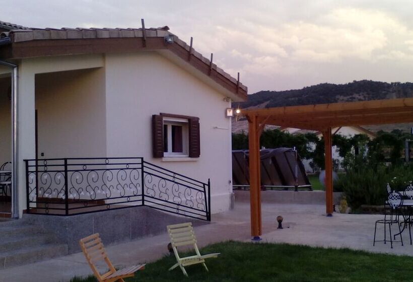 فندق ريفى Les Jardins D'azrou