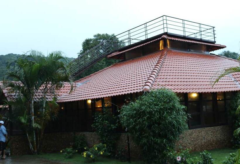 בית מלון כפרי Shangri La Jungle Resort