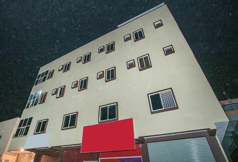 בית מלון כפרי Sri Guru Residency By Oyo Rooms