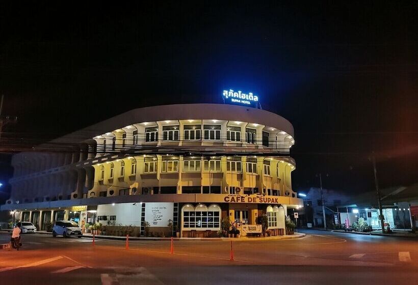ホテル Supak