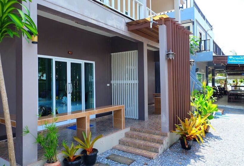 酒店 Tharadol Beach Resort