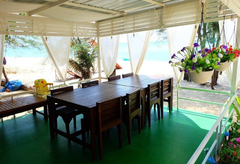 酒店 Tharadol Beach Resort