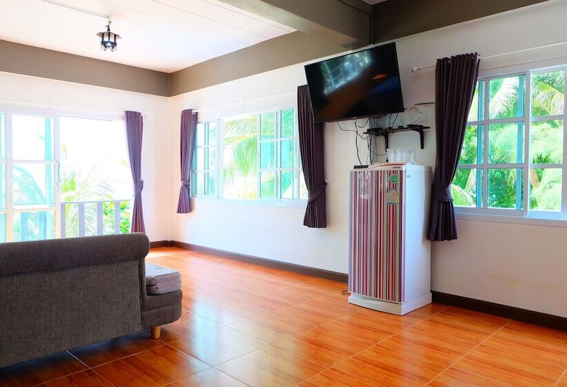 ホテル Tharadol Beach Resort