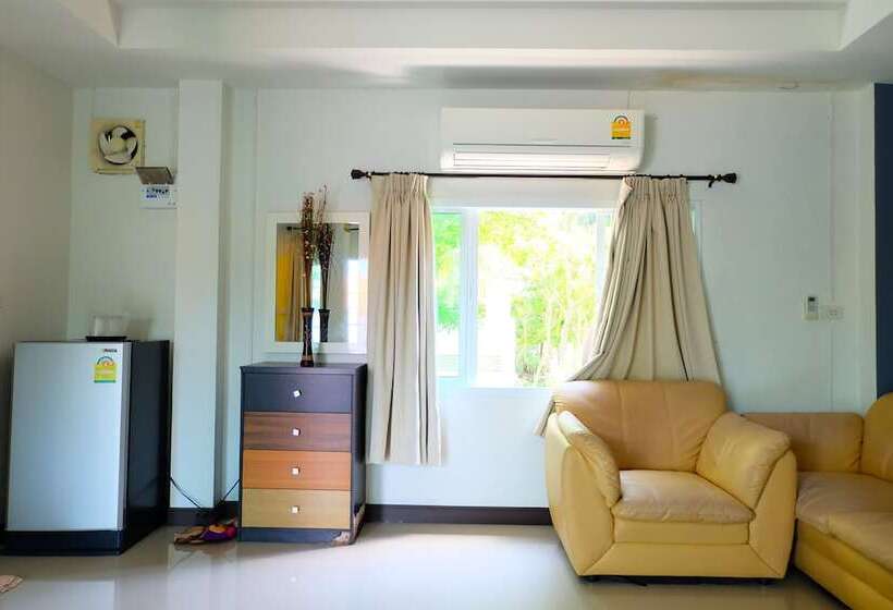 ホテル Tharadol Beach Resort