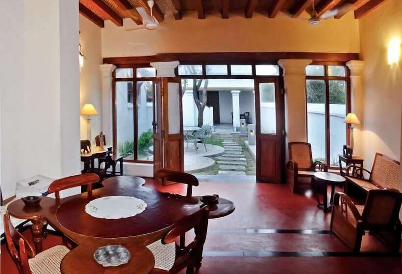 호텔 The Bungalow On The Beach   Tranquebar