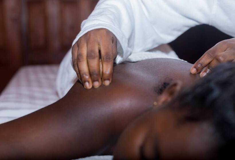 هتل The Palms At Prampram