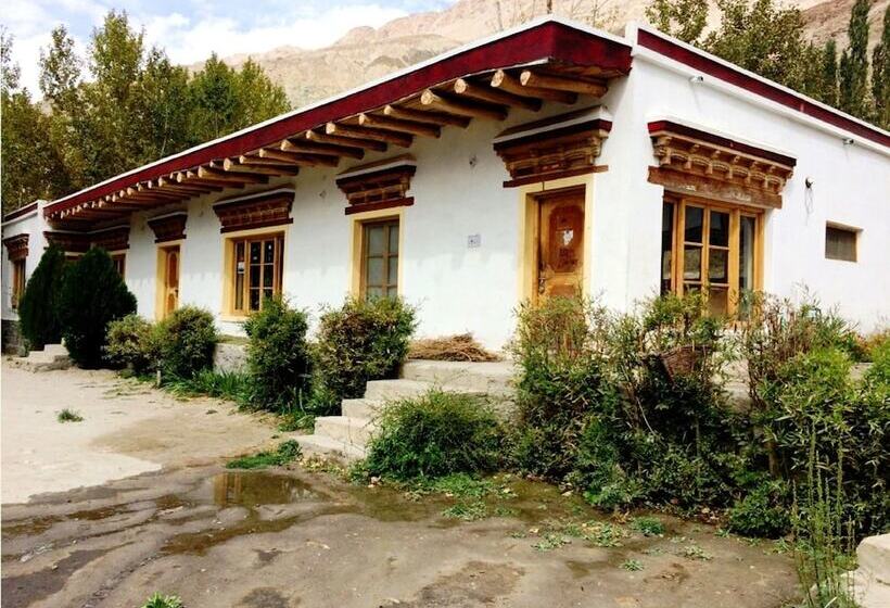 בית מלון כפרי Tih Lharje Resort   Nubra