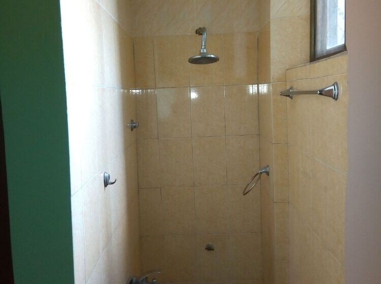 هتل Victory Lodge