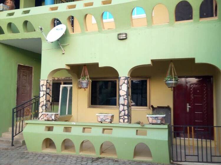 هتل Victory Lodge