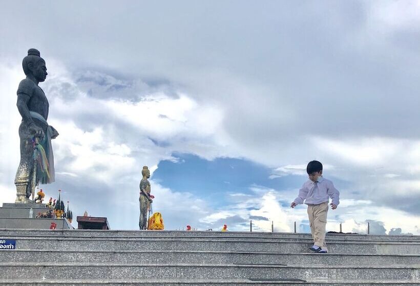 酒店 Worachat House