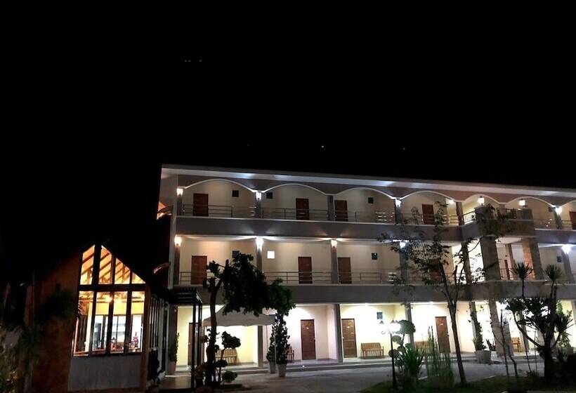 酒店 Worachat House