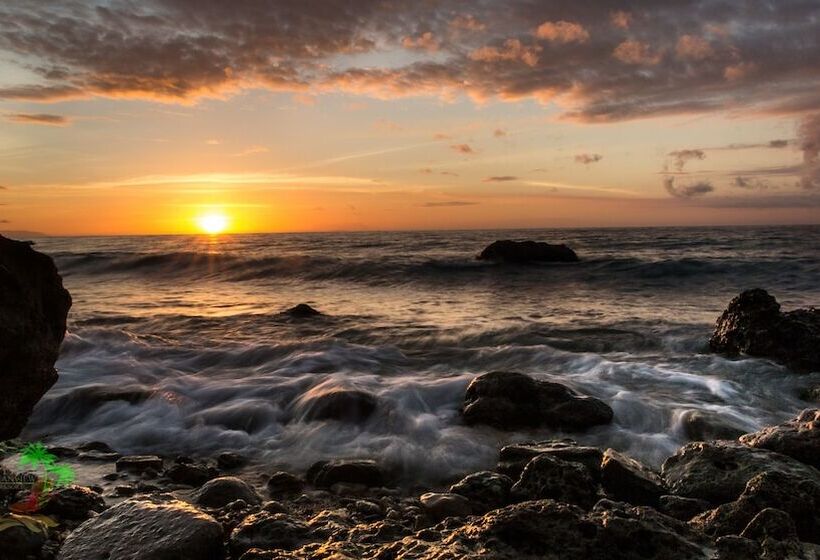 Jaynet Oceanview Resort