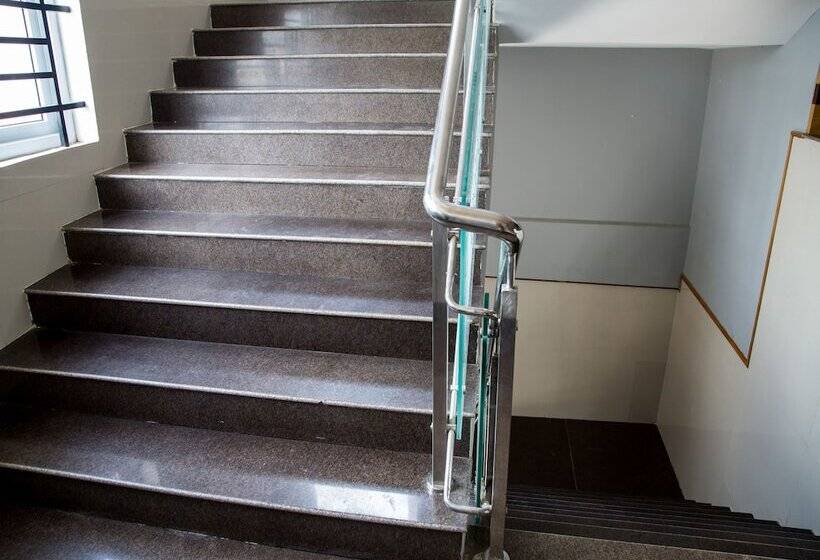 Oyo 9248 Hotel Shrinidhi