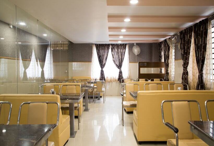 Oyo 9248 Hotel Shrinidhi