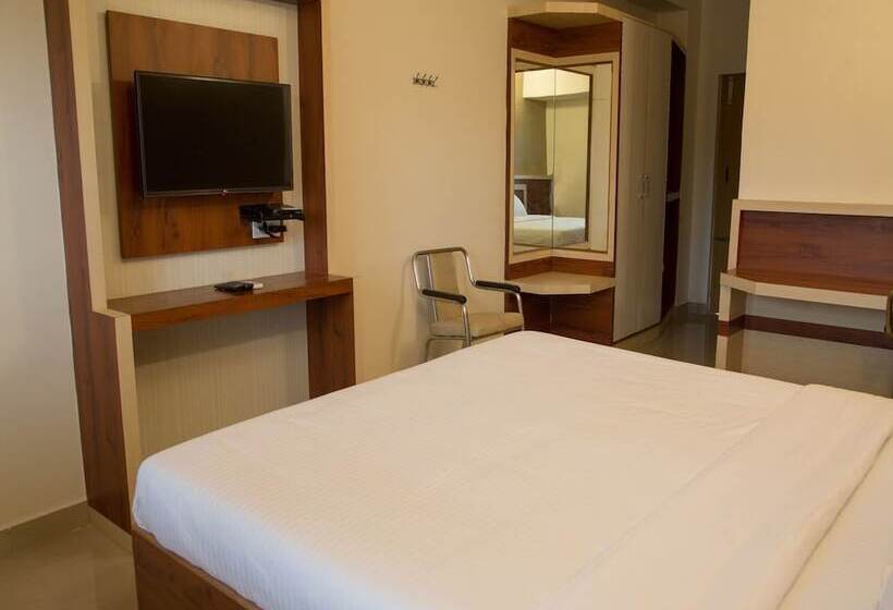 Oyo 9248 Hotel Shrinidhi