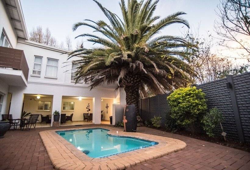 بنسيون Adelante Lodge