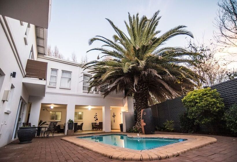 ペンション Adelante Lodge