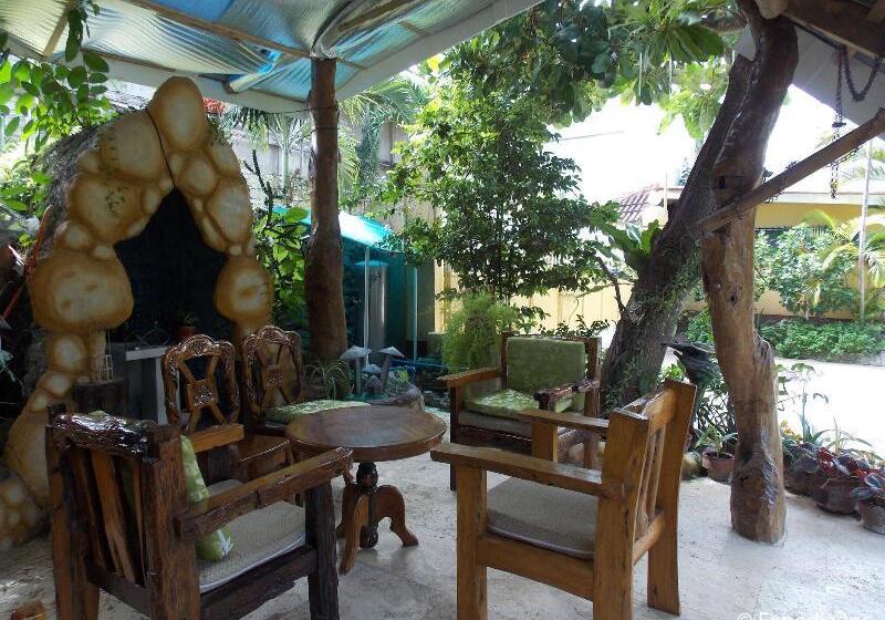 펜션 Baluarte De Argao Beach Resort