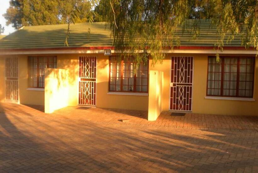 פנסיון Eikenhof Country Guesthouse