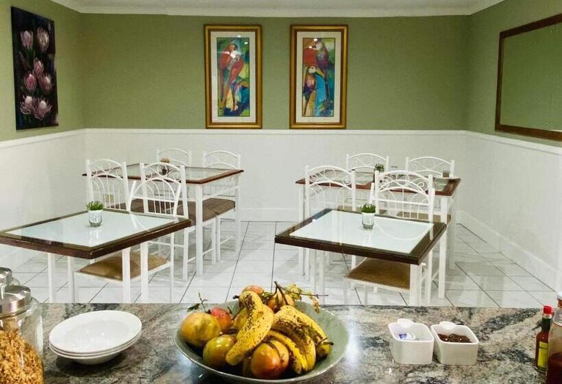 Пансион Karoo Country Guesthouse