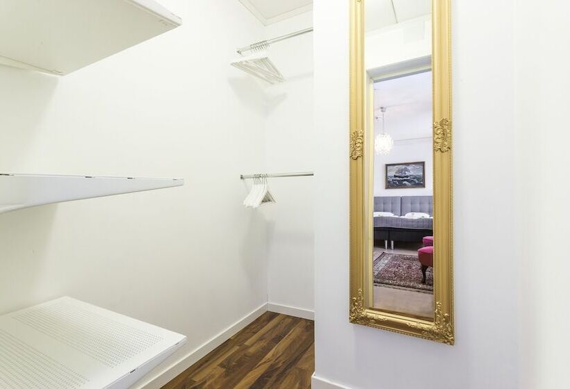 פנסיון L Drottninggatan 11