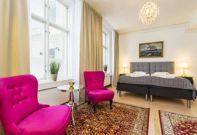 פנסיון L Drottninggatan 11