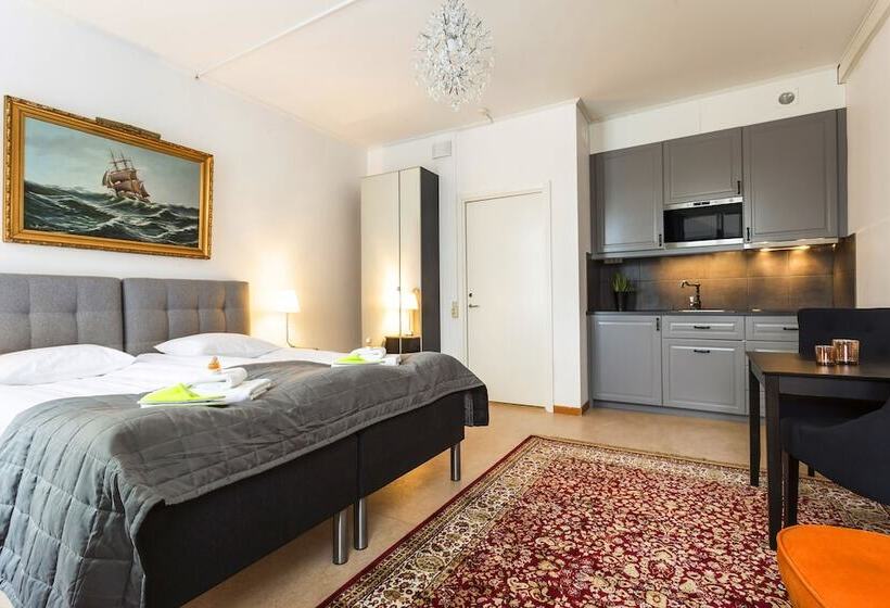 פנסיון L Drottninggatan 11