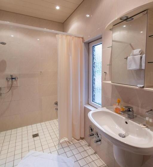 بنسيون Landhaus Jägerhof