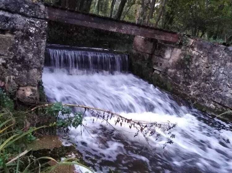 بنسيون Le Moulin Bertrand