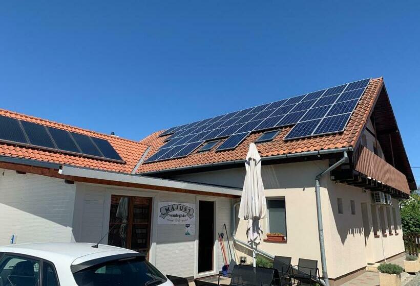 بنسيون Május 1 Vendégház  Sé