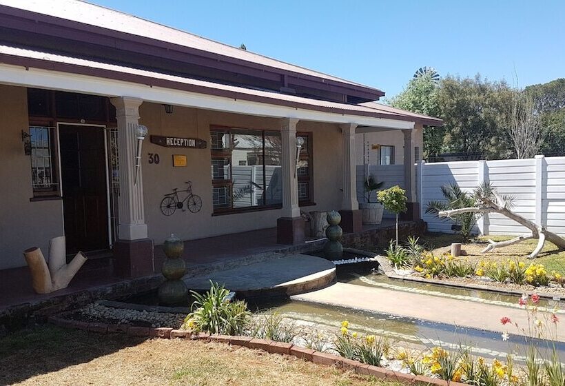 ペンション Potties Guesthouse