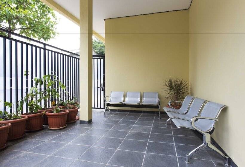 بنسيون Reddoorz @ Pekayon Bekasi