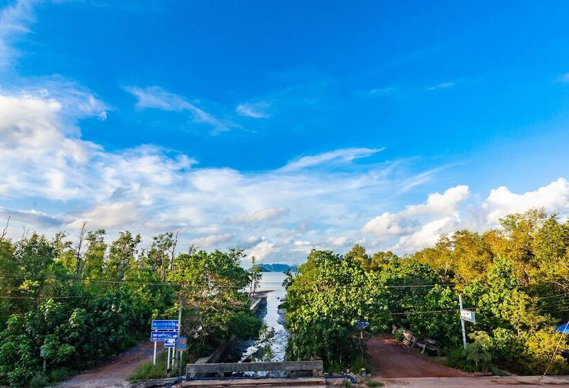 بنسيون Tonmai Suites