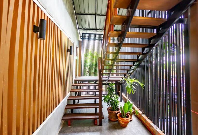 بنسيون Tonmai Suites