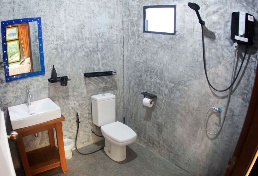 بنسيون Tonmai Suites