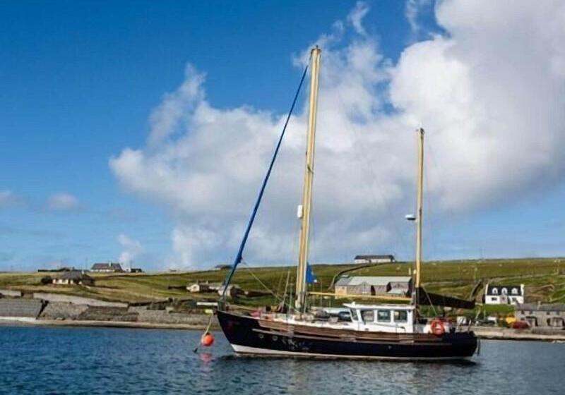 The Beach, Days Bar And B&b