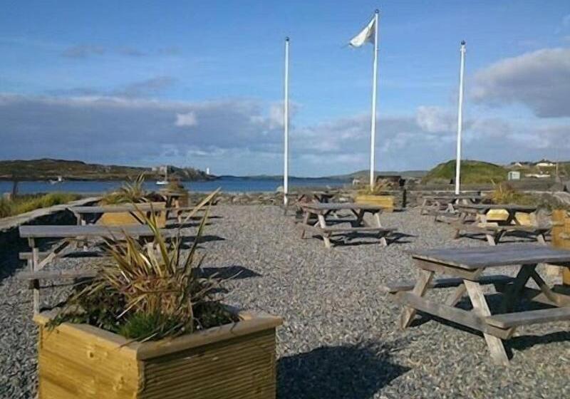 The Beach, Days Bar And B&b