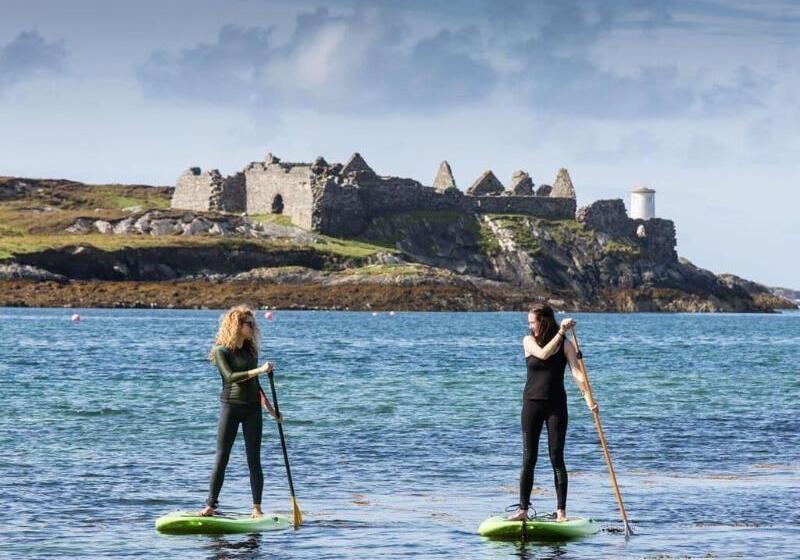 The Beach, Days Bar And B&b