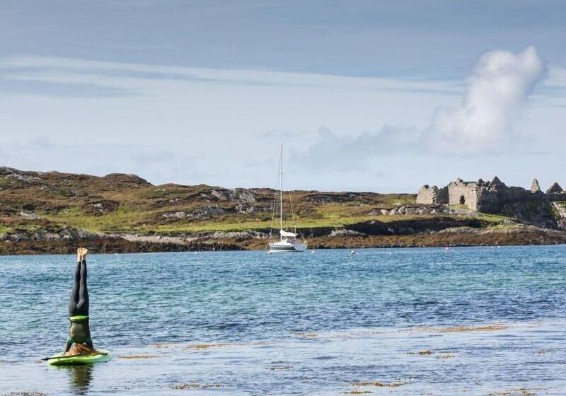 The Beach, Days Bar And B&b