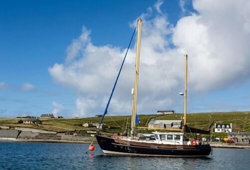 The Beach, Days Bar And B&b