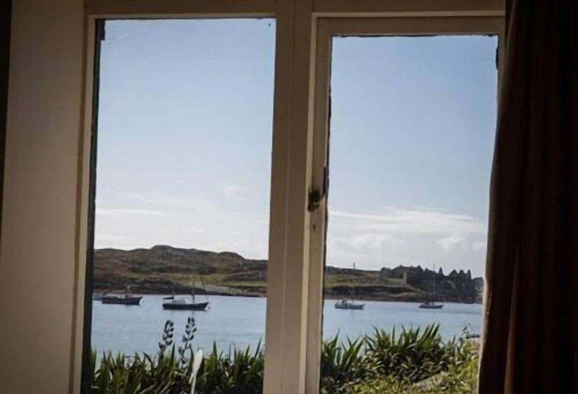 The Beach, Days Bar And B&b