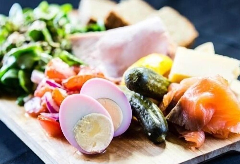 The Beach, Days Bar And B&b