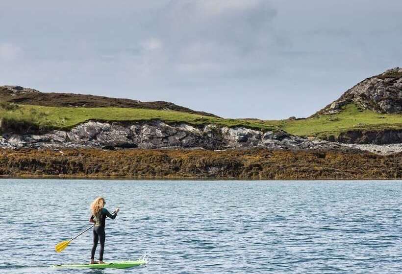 The Beach, Days Bar And B&b
