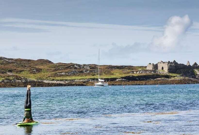 The Beach, Days Bar And B&b