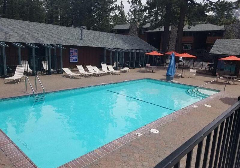 Отель 3 Peaks Resort & Beach Club