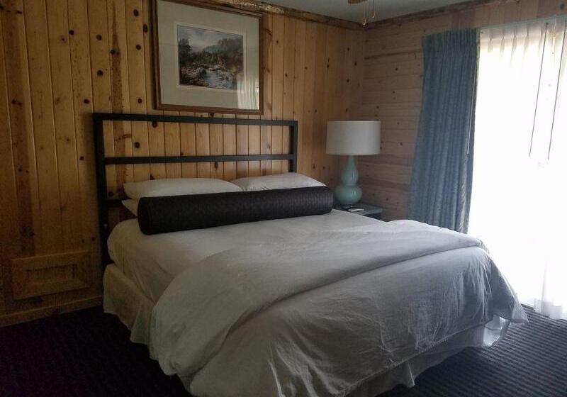 Отель 3 Peaks Resort & Beach Club